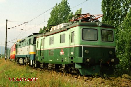 Konvoj uzavírá lokomotiva 100.001 na kavalkádě dne 26.8.1995 na jižní spojovací koleji © Pavel Stejskal