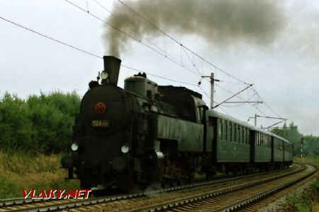 Parní vlak z Č.Třebové do Poličky s lokomotivou 524.1110 dne 26.8.1995 © Pavel Stejskal