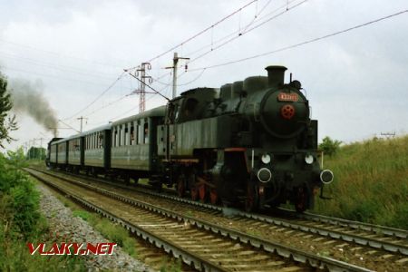 Lokomotiva 433.001 na postrku vlaku do Poličky mezi Opatovem a Svitavami dne 26.8.1995 © Pavel Stejskal