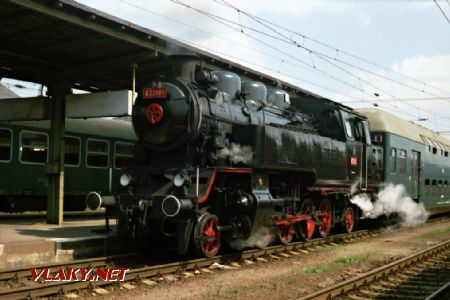 Lokomotiva 433.001 na vlaku pro českotřebovské školy dne 5.9.1995 © Pavel Stejskal
