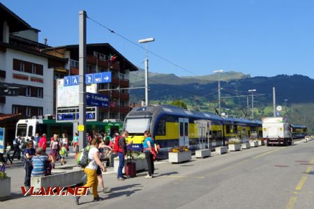 Grindelwald, potkání jednotek tratí Wengernalpbahn a Berner Oberland-Bahnen, 28.7.2020 © Jiří Mazal
