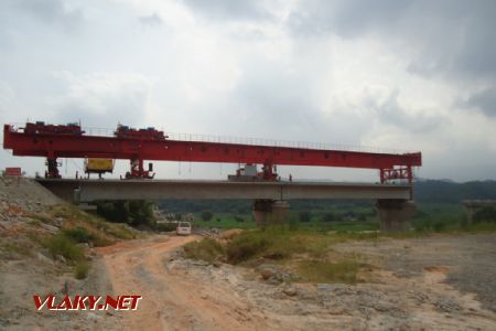 Ukladanie mostných polí; most ZuGaoTang. 8.2012 © F. Smatana