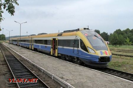 Ungheni, modernizovný D1M Moldavských železnic na spoji do Kišiněva, 28. 7. 2017 © Libor Peltan