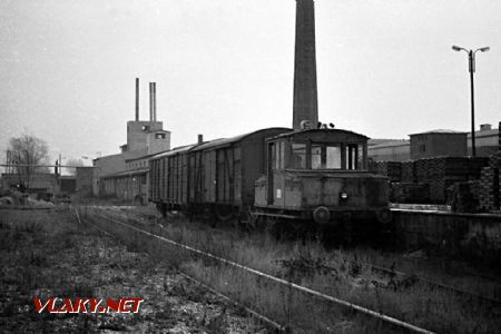 Lokomotiva Ringhoffer 2 v cihelně Pulice dne 04.12.1984. © Pavel Stejskal
