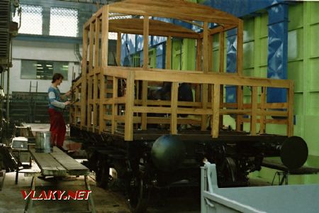 Sestavování rámu skříně lokomotivy v ŽOS Č.Třebová 24.06.1994. © Pavel Stejskal
