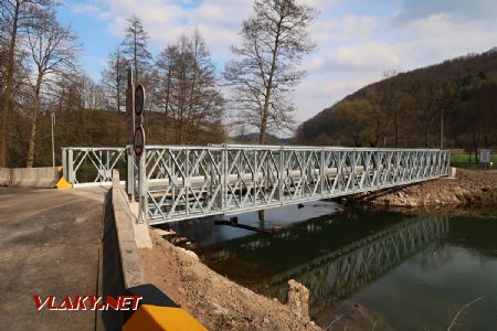 24.04.2021 – Brandýs n. O.: provizorní most na zavřené cyklostezce, ústící do silnice Brandýs - Perná © Dominik Havel