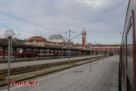 Varna: takhle vítá půvabné nádraží cestující přijedší k moři, 29. 3. 2021 © Libor Peltan