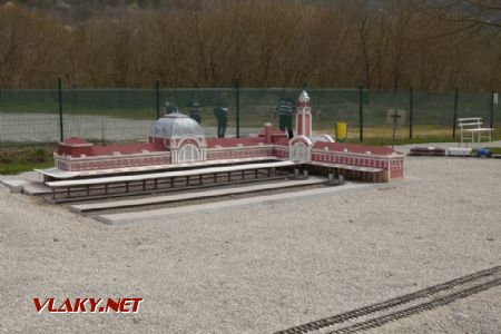 Veliko Tarnovo: model varenského nádraží v parku miniatur, 2. 4. 2021 © Libor Peltan