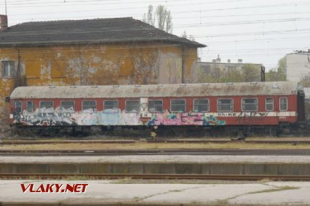 Plovdiv: odstavený starý vůz na pracovním vlaku, 18. 4. 2021, © Libor Peltan