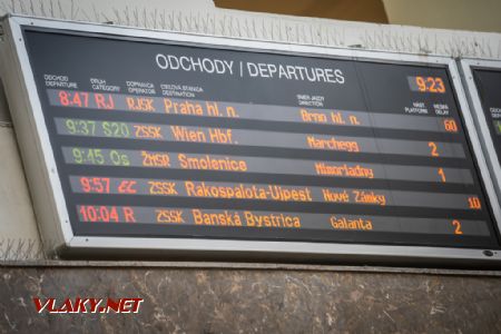 Mimoriadny vlak na informačnej tabuli na bratislavskej hlavnej stanici; 29.6.2021 (c) KOCR Trnavský kraj