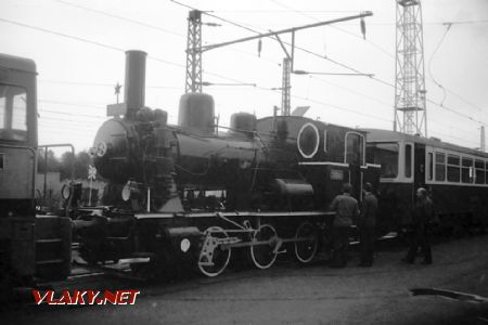 Příprava lokomotivy 310.922 k přepravě na výstavu v Chornicích dne 8.9.1989, © Evžen Šimek