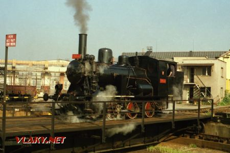 Ráno dne 24.8.1996, lokomotiva 310.922 se připravuje na TBZku. © Pavel Stejskal