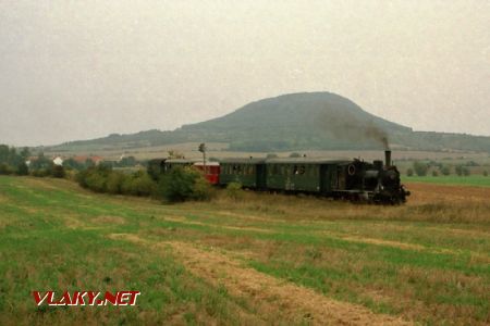 Lokomotiva 310.922 pod Řípem na trati Roudnice - Straškov dne 16.9.2000. © Pavel Stejskal
