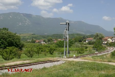 Prvačina: dvojitý vjezd na neprovozované trati od Ajdovščiny, 22. 6. 2021 © Libor Peltan