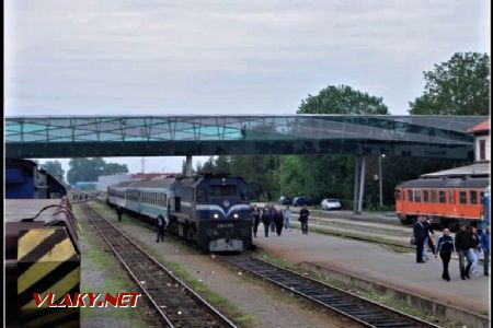 Osijek, přijel osobní vlak ze stanice Vinkovci, 16.5.2012 © Miloslav Bednář
