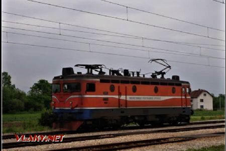 Slavonski Šamac, najíždí nová lokomotiva, 16.5.2012 © Miloslav Bednář
