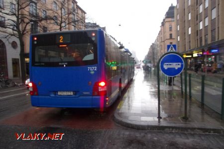 Stockholm: autobus typu MAN Lion´s City G na CNG z roku 2014 zastavil na zastávce Roslagsgatan, nástupní ostrůvek je dědictvím po tramvaji, 13.04.2021 © Jan Přikryl