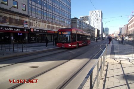Stockholm: autobus typu  MAN A37 Lion's City NL253 Hybrid dopravce keolis z roku 2014 stojí v zastávce T-Centralen, 14.04.2021 © Jan Přikryl