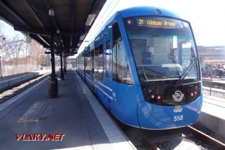 Stockholm: tramvaj typu CAF Urbos AXL z roku 2020 stojí na konečné Lindingöbany Ropsten, 14.04.2021 © Jan Přikryl