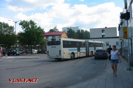 Stockholm: autobus typu Volvo-Säffle 2000NL z roku 1997 opouští na lince NAD terminál Fruangen, dnes jezdí v estonském Kohtla-Järve, 03.07.2006 © Jan Přikryl