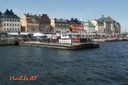 Stockholm: pohled z vody na přístaviště Slussen a přilehlou zástavbu centrální čtvrti Gamla Stan, 06.06.2016 © Jan Přikryl