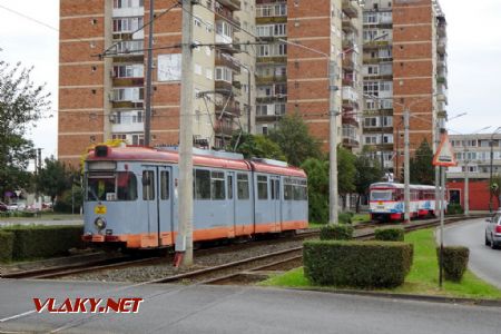 Arad, tramvaj Düwag typu GT6 u vlakového nádraží, 10.10.2021 © Jiří Mazal