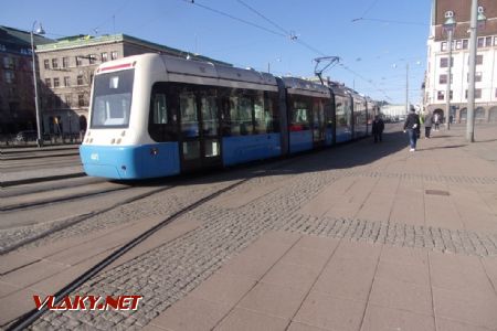 Göteborg: nízkopodlažní tramvaj typu Ansaldobreda Sirio z roku 2012 jede manipulačně ze zastávky Centralstation u nádraží, 16.04.2021 © Jan Přikryl