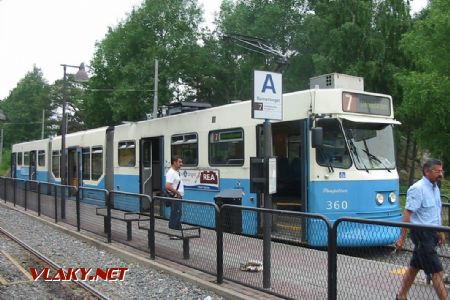 Göteborg: tramvaj typu M31 z roku 1988 stojí na tehdejší konečné linky 7 Komettorget, 07.07.2006 © Jan Přikryl