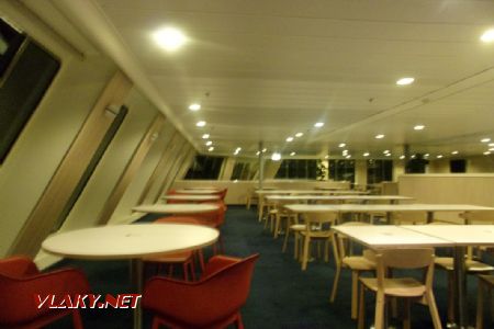 Samoobslužná restaurace na přídi 9. paluby trajektu Skåne, 17.04.2021 © Jan Přikryl