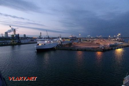Rostock: celkový pohled na kotviště trajektů v zámořském přístavu, 17.04.2021 © Jan Přikryl