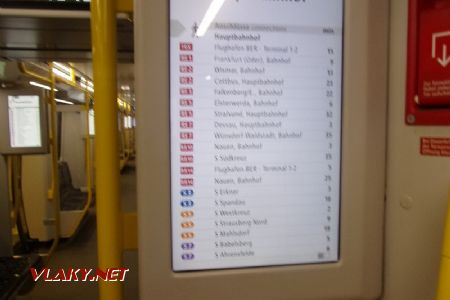 Berlin: propracovaný informační systém v soupravách maloprofilového metra typu IK, 17.04.2021 © Jan Přikryl