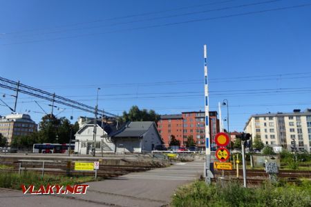 Linköping, služební přechod přes koleje je také chráněný, 1.8.2021 © Jiří Mazal
