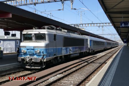 Genève: řada 22200 SNCF se soupravou vozů Corail na TER do Lyonu, 17. 7. 2021 © Libor Peltan