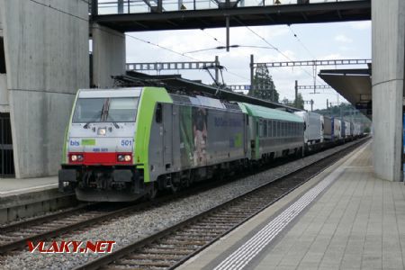 Spiez: TRAXX F140 MS BLS v čele vlaku RoLa, 18. 7. 2021 © Libor Peltan
