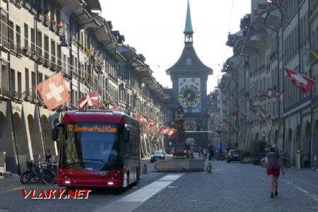 Bern: Hess Swisstrolley 5 (2017) i s trolejemi v nejcentrovatějším centru, 18. 7. 2021 © Libor Peltan