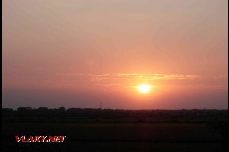 Sleduju západ slunce nad Vojvodinou 2.9.2015 © Miloslav Bednář