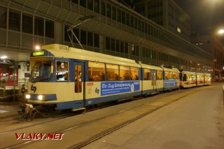 Wien/Resselgasse: souprava řady 100 a 400 Badner Bahn, 20. 3. 2022 © Libor Peltan