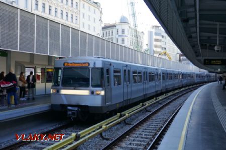 Wien/Pilgramgasse: metro typu U1, 24. 3. 2022 © Libor Peltan