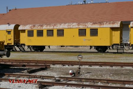 Slavonski Brod: pracovní vlak sestavený z různých typů historických osobních vozů, 26. 3. 2022 © Libor Peltan