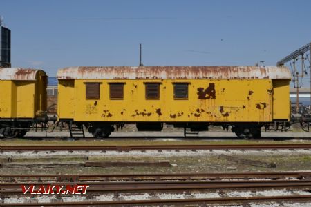 Slavonski Brod: pracovní vlak sestavený z různých typů historických osobních vozů, 26. 3. 2022 © Libor Peltan