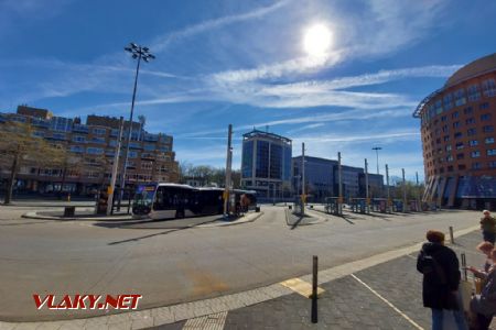 Amersfoort Centraal: Autobusová stanoviště před nádražím © Tomáš Kraus, 16.4.2022
