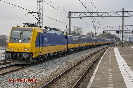 Hoofddorp: Souprava InterCity Direct na vlaku směr Breda © https://commons.wikimedia.org/wiki/File:Hoofddorp_NS_186_029-IC_Direct_934-NS_186_011_naar_Breda_(32647183876).jpg, 29.1.2017