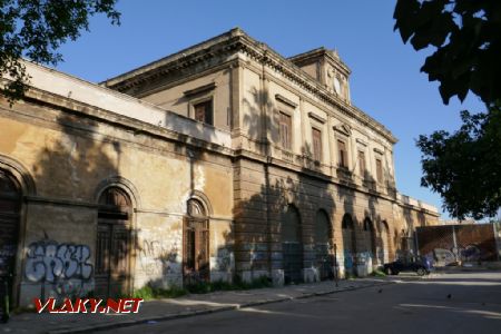 Palermo Lolli: opuštěná staniční budova, 15. 5. 2022 © Libor Peltan