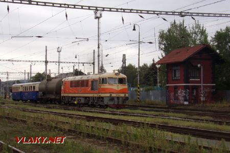 Pomaranč posunuje so súpravou požiarneho vlaku, 20.8.2022, Zvolen © S.Langhoffer