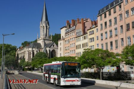 Lyon/Saint-Georges: midibus Irisbus/Heuliez na nábřeží, 25. 5. 2022 © Libor Peltan