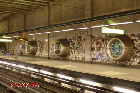 Lyon/Gare de Vaise: přehnaná výzdoba nástupiště metra, 25. 5. 2022 © Libor Peltan