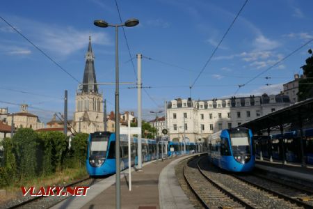 Lyon Saint-Paul: Alstomy Citadis Dualis odpočívající před odpolední špičkou, 25. 5. 2022 © Libor Peltan