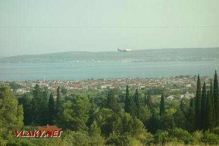 27.8.2022 - Kaštel pri letisku Split, v pozadí ostrov Čiovo ©Juraj Földes
