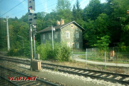 28.8.2022 - Payerbach - Reichenau, pekne opravený kamenný železničný domček ©Juraj Földes