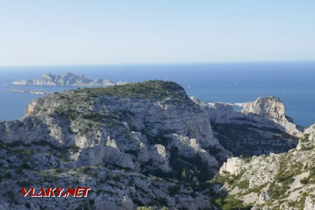 Béouveyre: výhled z vrcholu do pohoříčka na jižním pobřeží Marseille, 20. 5. 2022 © Libor Peltan